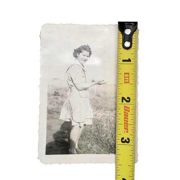 Vtg Beautiful Young Lady Original Monochrome Photography Found Snapshot - Picture 3 of 4